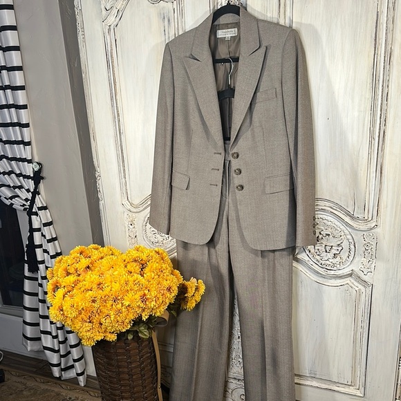 Tahari Brown Woman’s Classic Two Piece Pant Suit Power Suit - Picture 1 of 9